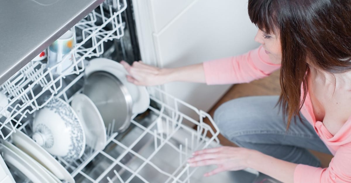 Efterlader din opvaskemaskine snavsede tallerkner? - Elgiganten