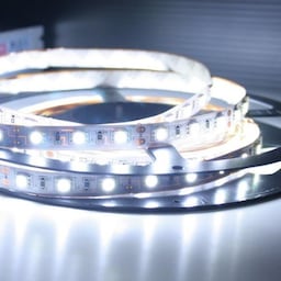 Hvid LED strip med dobbeltklæbende tape, SMD, 120cm