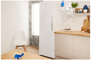 Indesit fryseskab UI8F2CW (hvid)