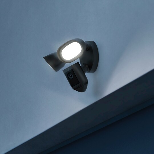 Ring Floodlight Cam Pro overvågningskamera (sort) | Elgiganten