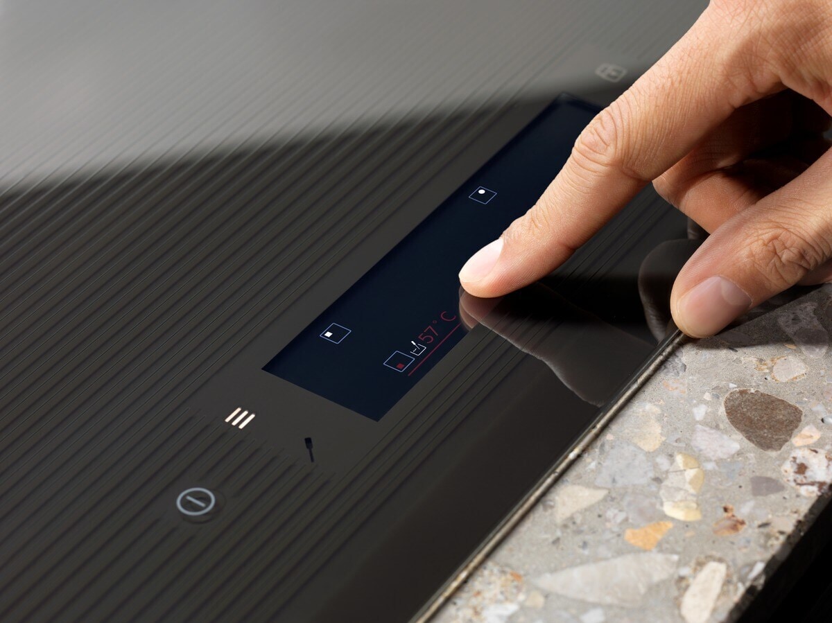Kontrollér din kogeplade med en intuitiv touch-skærm