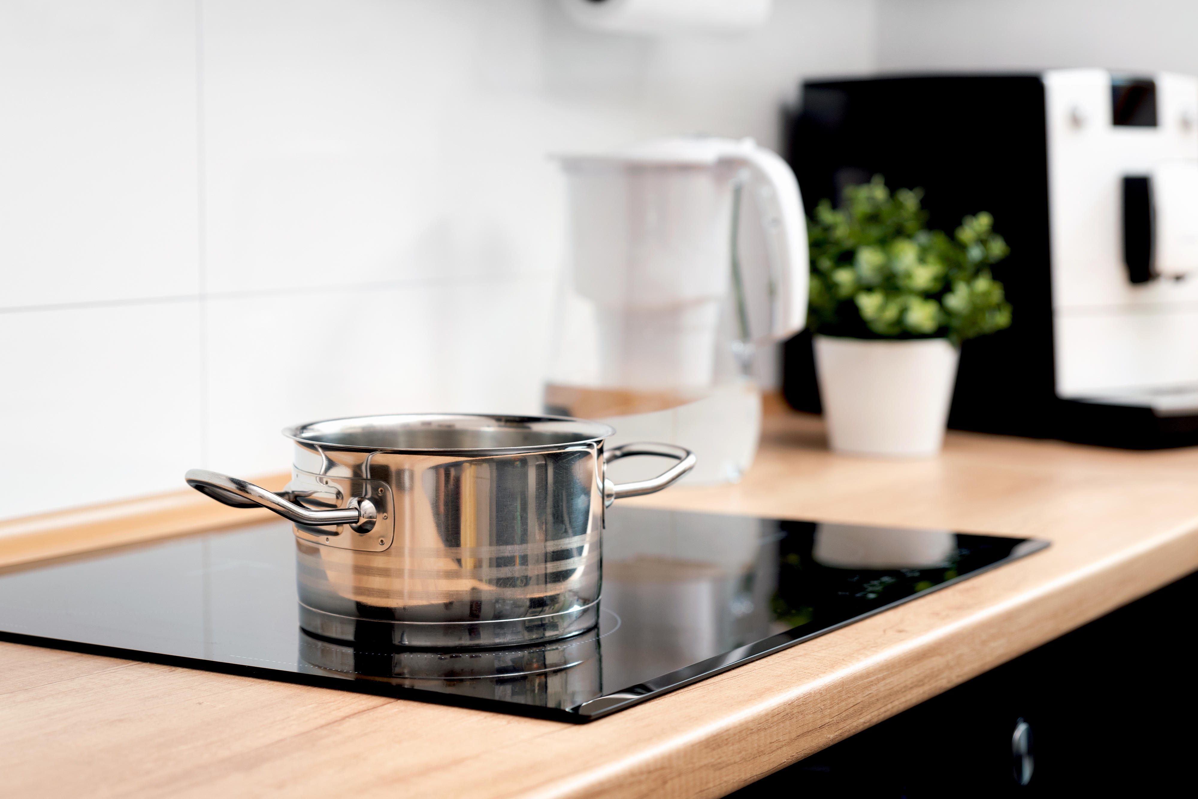 Guide: Induktion eller keramisk - hvilken kogeplade skal du vælge? |  Elgiganten