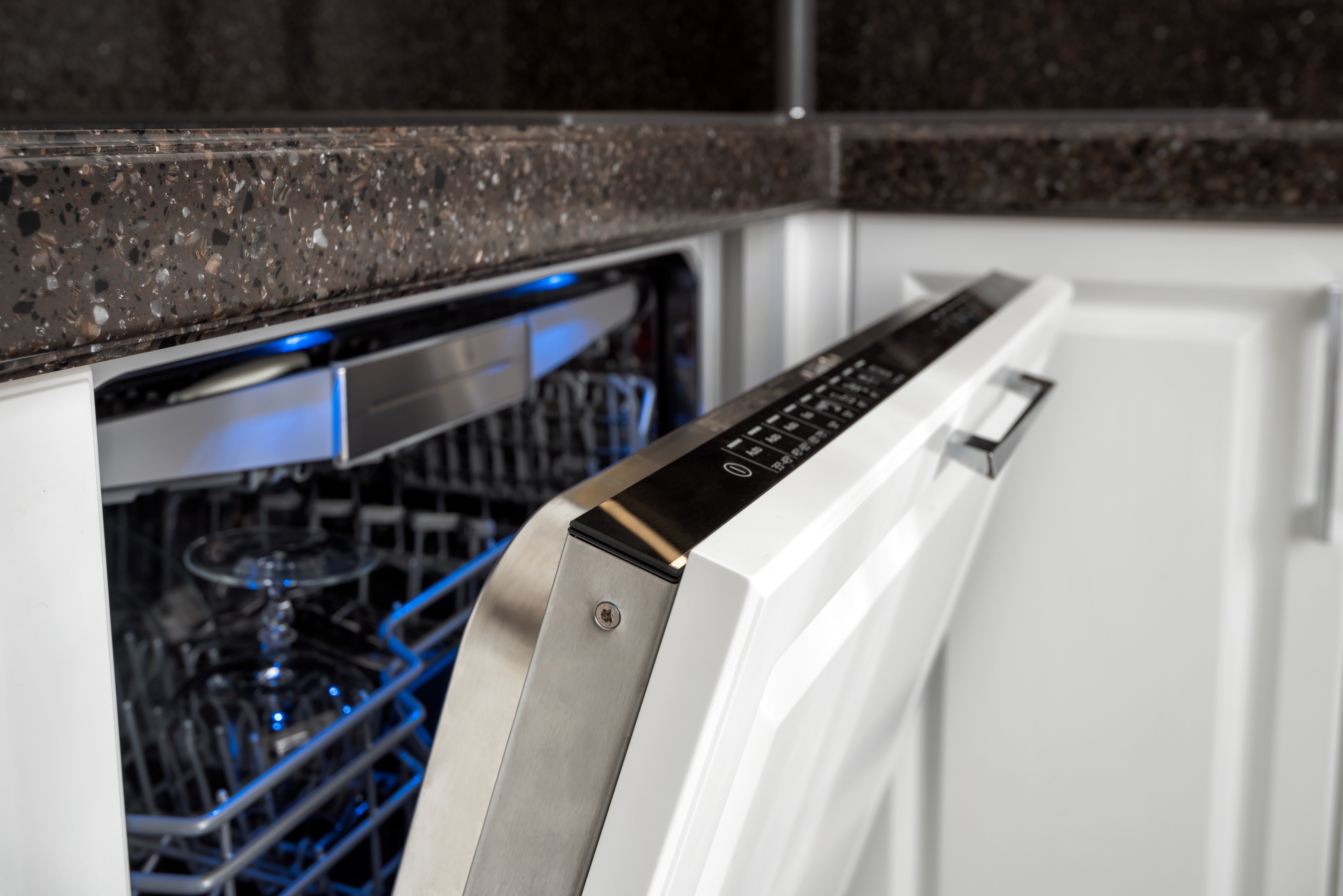 Opvaskemaskine med indvendigt lys | Elgiganten