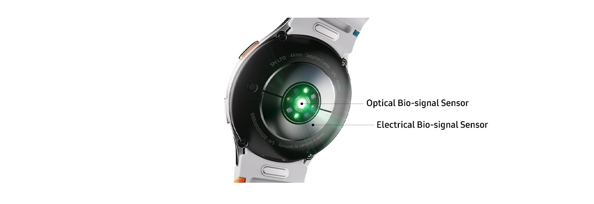 Et Samsung Galaxy Watch7 set fra bagsiden, der viser den elektriske biosignal-sensor 