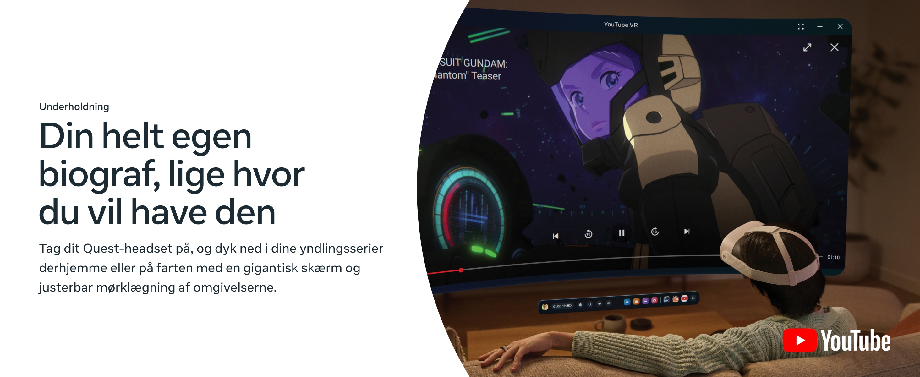 Meta Quest 3S VR-headset på en mand i en stue. Han oplever biografstemning. 