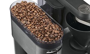 Kaffebønner i integreret kværn på Melitta EPOS kaffemaskine