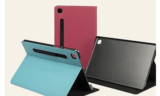 Tre tabletcovers i forskellige farver