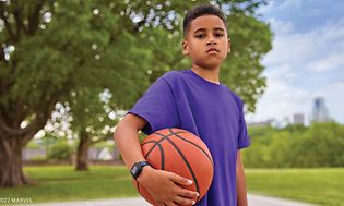 Garmin - en dreng med en basketball