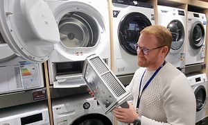 Simen Kristiansen, produktchef for vaskemaskiner og tørretumbler