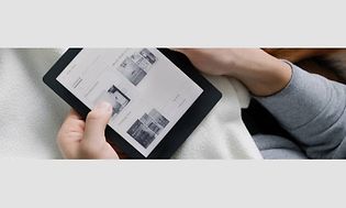 Kobo e-bogslæser i hænderne på en person