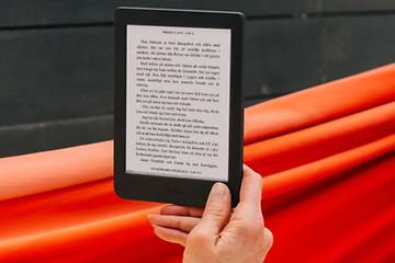 En Kobo e-bogslæser og en hængekøje