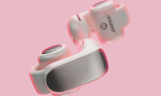 CE - Bose Ultra Open Earbuds - Bose Earbuds på en pink baggrund