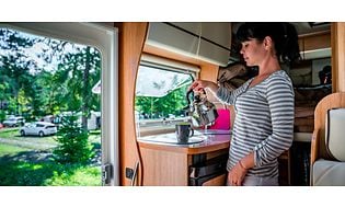 Gas eller elektrisk køleskab til sommerhus campingvogn eller båd |  Elgiganten
