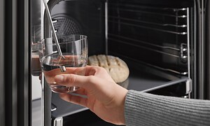 Miele ovn med Moisture Plus-funktion