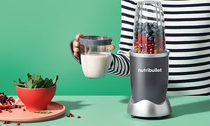 Nutribullet Original blender med diverse ingredienser til en smoothie