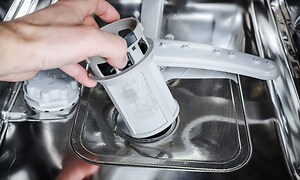 Hvordan renser man en opvaskemaskine? | Elgiganten